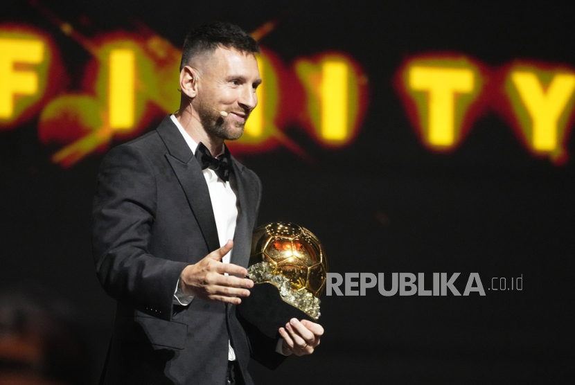 Bintang Inter Miami dan Argentina, Lionel Messi, kembali memenangkan trofi Ballon d'Or untuk kedelapan kalinya, Selasa (31/10/2023) pagi WIB.