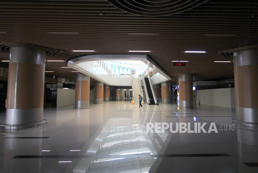 Suasana Bandara Kertajati di Kabupaten Majalengka, Jawa Barat, Ahad (8/11/2020), yang sepi akibat tidak ada aktivitas penerbangan.