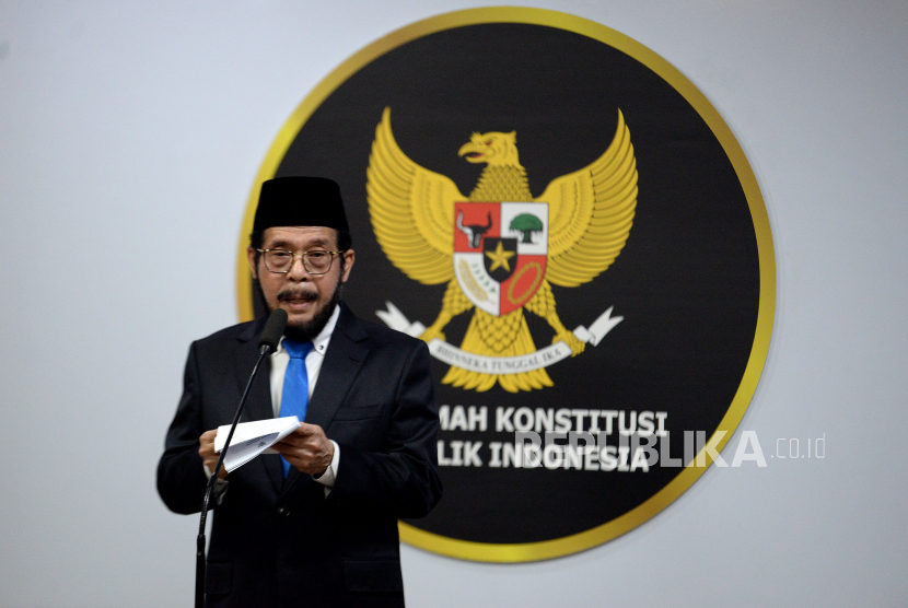 Ketua Mahkamah Konstitusi (MK) Anwar Usman memberikan sambutan dalam acara pelantikan anggota Majelis Kehormatan Mahkamah Konstitusi (MKMK) di Aula Gedung II MK, Jakarta, Selasa (24/10/2023).