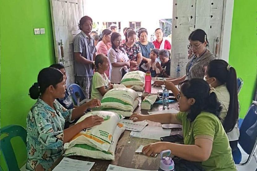 Bulog Sumut fokus salurkan bantuan pangan di Pulau Tello Nias Selatan.