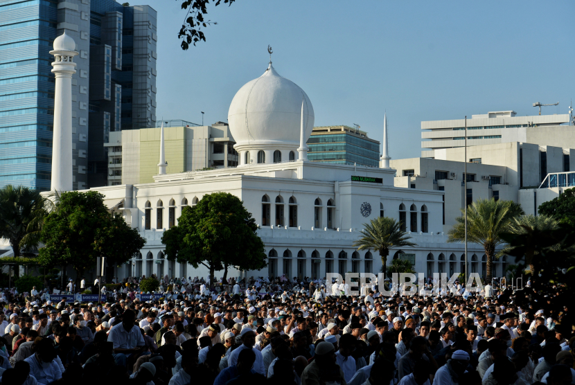 Jamaah melaksanakan shalat Idul Adha di Masjid Al-Azhar, Jakarta, tahun 2023 lalu.