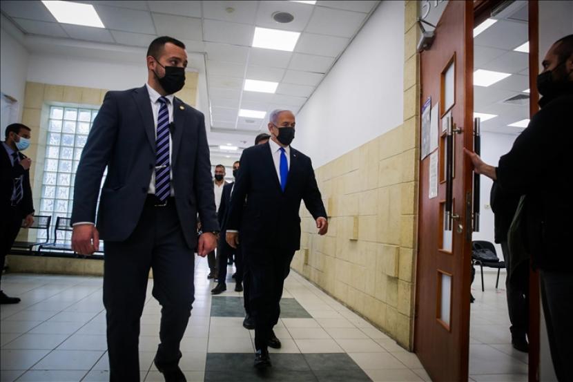 Sidang mantan perdana menteri Israel Benjamin Netanyahu atas tuduhan korupsi kembali digelar di Yerusalem pada Senin (13/9) setelah jeda selama tiga bulan.
