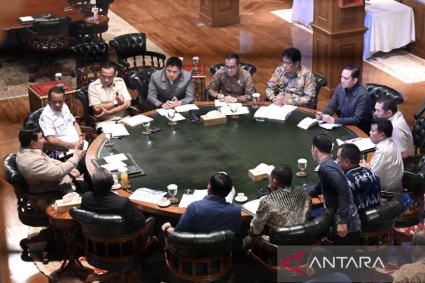 Presiden Prabowo Pimpin Rapat Strategis di Hambalang Usai Lawatan Luar Negeri