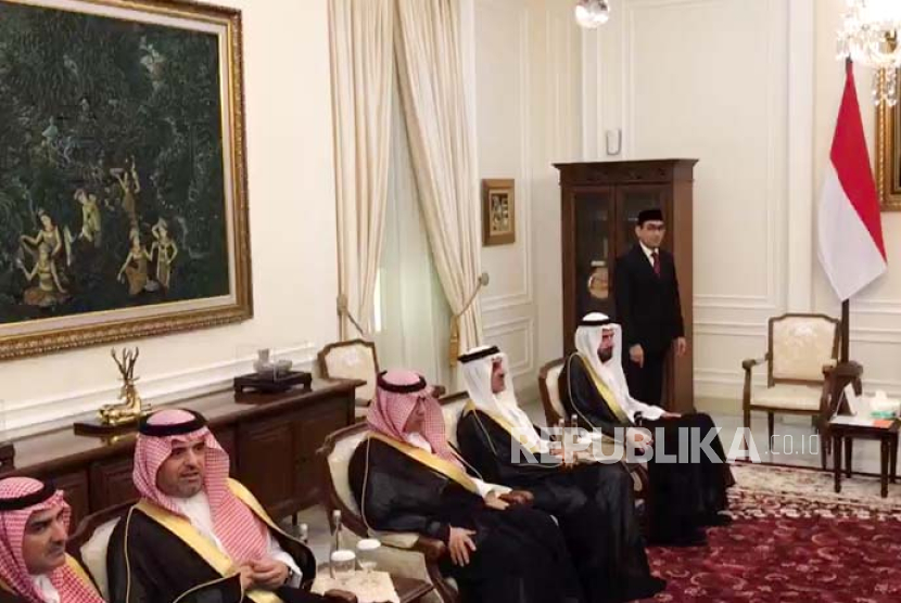 Wapres RI, KH Maruf Amin, menerima kedatangan Menteri Haji dan Umrah Kerajaan Arab Saudi Tawfiq bin Fawzan Al-Rabiah, di Istana Wakil Presiden di Jakarta, Selasa (30/4/2024).