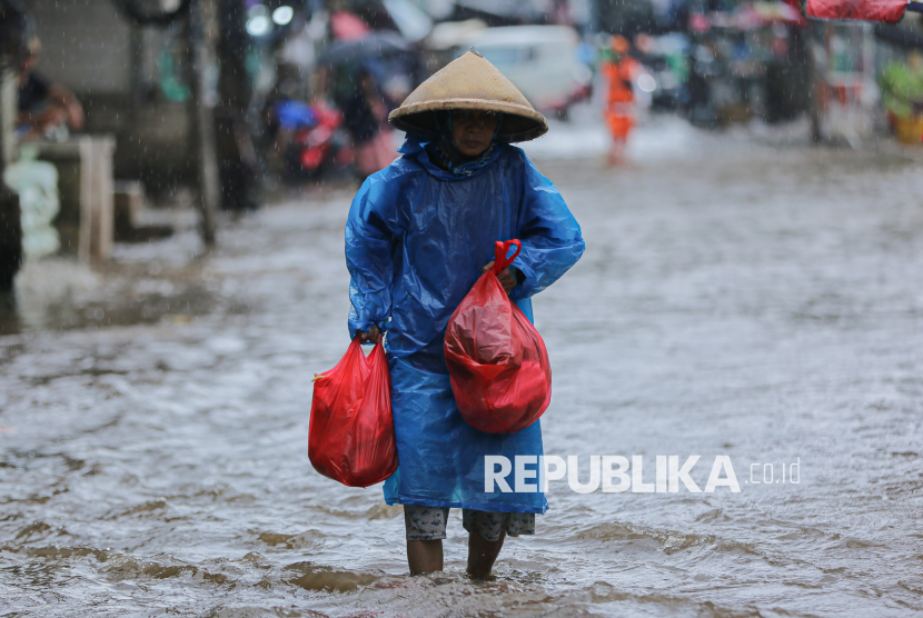 Jakarta Kebanjiran, Pramono Salahkan Warga Masih Buang Sampah Sembarangan