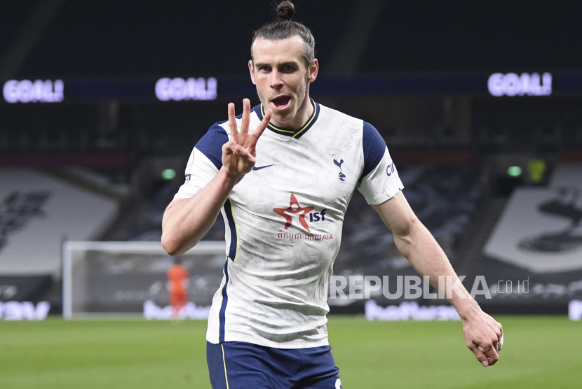 Pemain Tottenham Hotspur Gareth Bale merayakan gol.