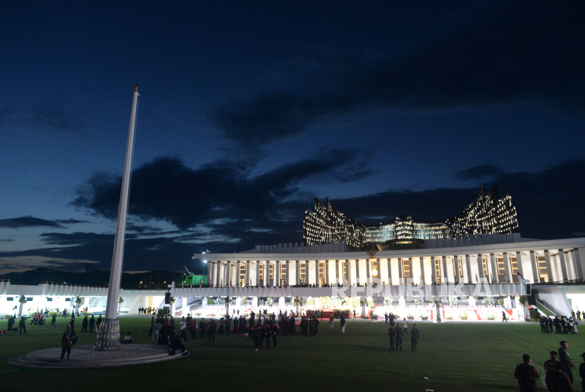 Suasana lapangan upacara Istana Negara Ibu Kota Nusantara (IKN), Penajam Paser Utara, Kalimantan Timur, Sabtu (17/8/2024), seusai upacara penurunan bendera dalam rangka HUT ke-79 Kemerdekaan Republik Indonesia.