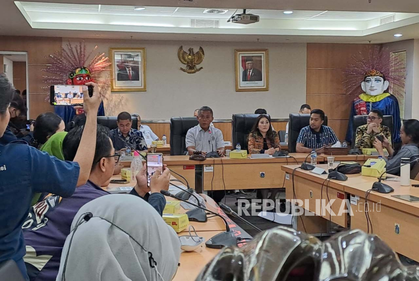 Ketua DPRD DKI Jakarta,Prasetyo Edi Marsudi,Audiensi bersama Koalisi Ibukota , ihwal masalah polusi udara,Gedung DPRD DKI Jakarta, 