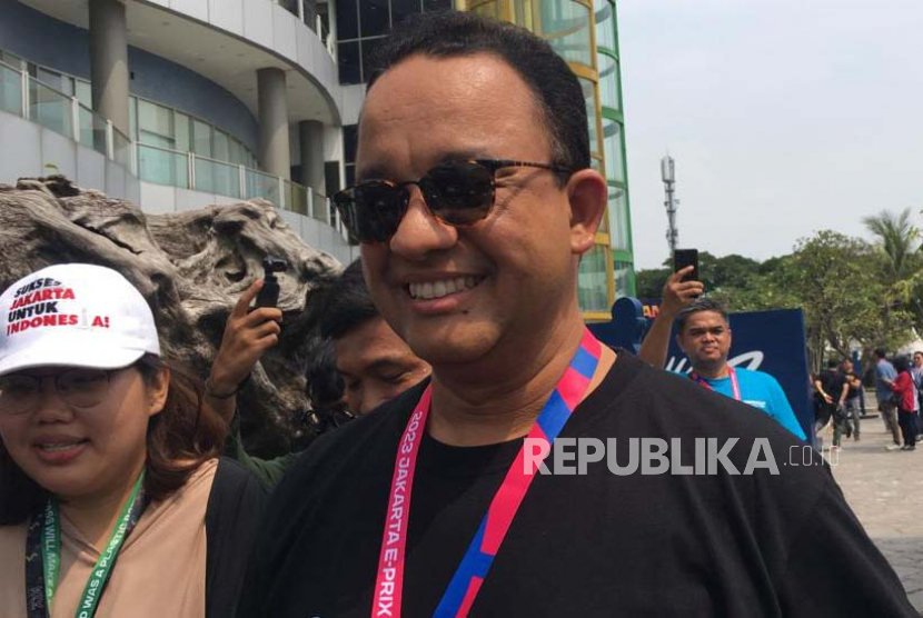 Mantan Gubernur DKI Jakarta, Anies Rasyid Baswedan melihat balapan Formula E di Sirkuit Ancol, Jakarta Utara pada Sabtu (3/6/2023).