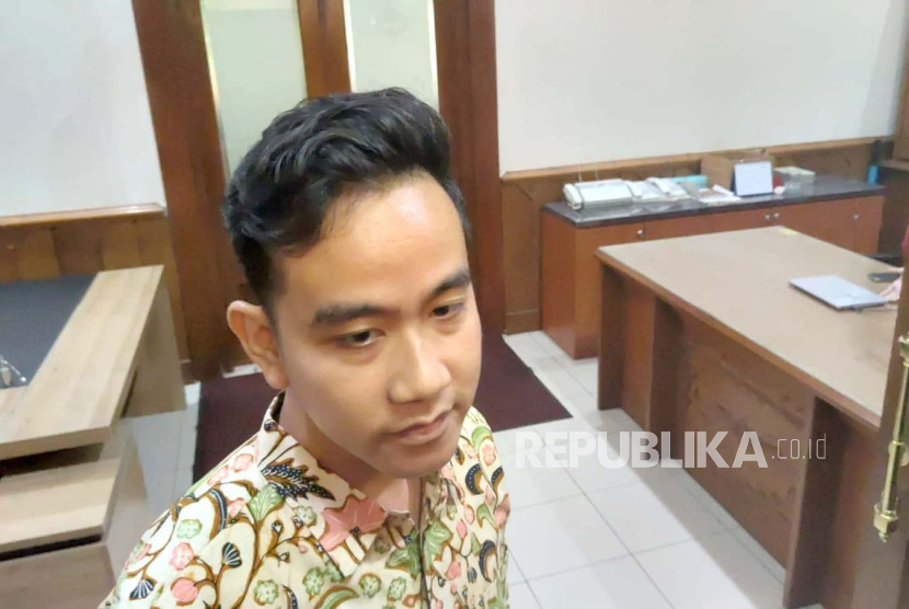Cawapres terpilih Gibran Rakabuming Raka beri respon terkait Ketum PDIP Megawati Soekarnoputri yang mengajukan diri sebagai Amicus Curiae di MK, Rabu (17/4/2024). 