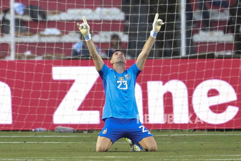 Kiper timnas Argentina Emiliano Martinez 