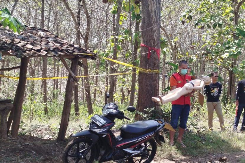 Polisi gelar rekonstruksi pembunuhan ibu muda di Ponorogo.