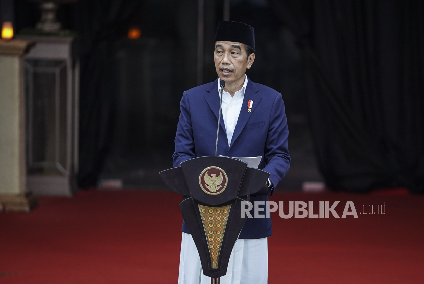 Presiden Joko Widodo, mendoakan almarhum KH Dimyati Rois   
