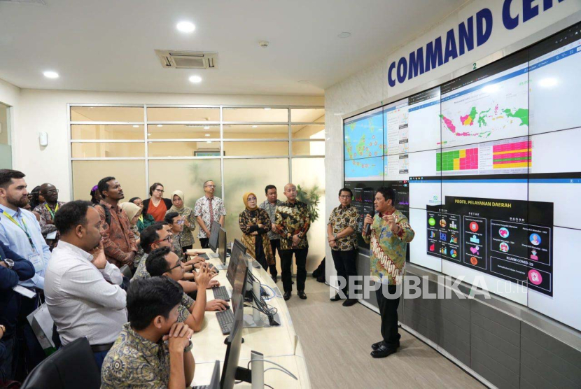 Direktur Utama BPJS Kesehatan Ali Ghufron di Kantor BPJS Kesehatan, Jakarta Pusat, Rabu (8/11/2023). 