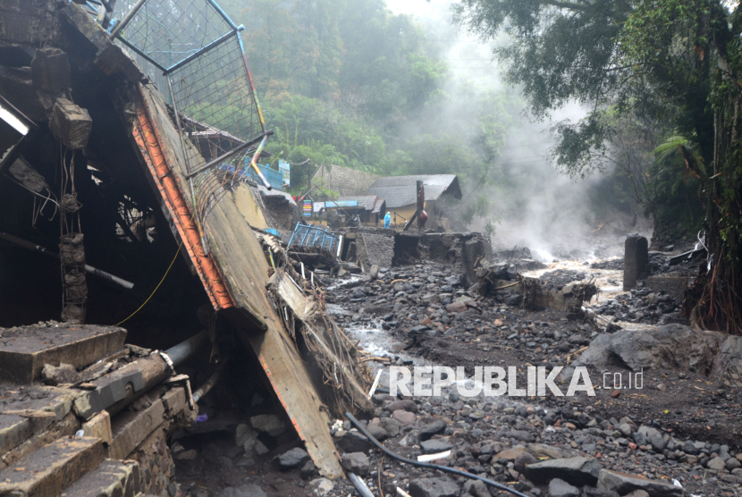 Begini Penampakan Obyek Wisata Guci yang Porak Poranda Diterjang Banjir Bandang