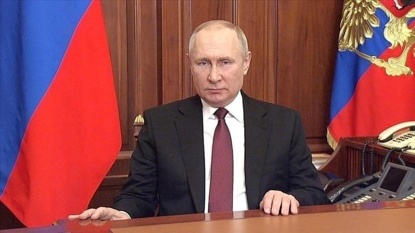 Presiden Rusia Vladimir Putin pada Ahad (2/10/2022) mengajukan rancangan undang-undang konstitusional ke parlemen terkait penerimaan masuknya wilayah Ukraina di Donetsk, Luhansk, Kherson, dan Zaporizhzhia ke Federasi Rusia