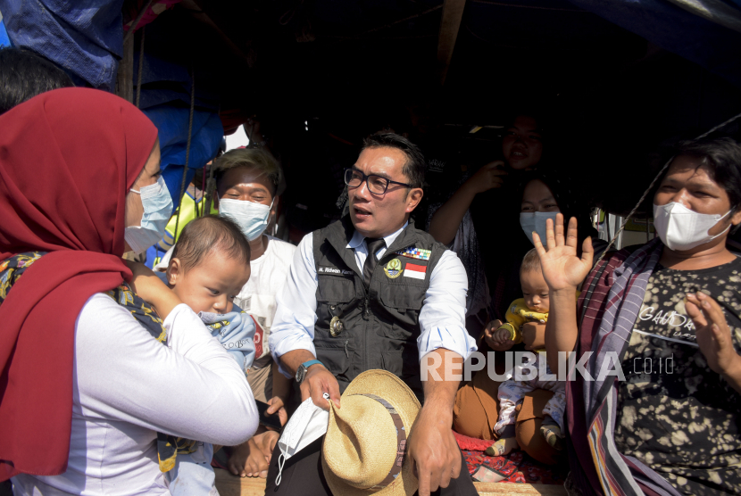 Gubernur Jawa Barat Ridwan Kamil (tengah). PPNI Jabar mendukung Ridwan Kamil untuk maju sebagai capres di Pilpres 2024.