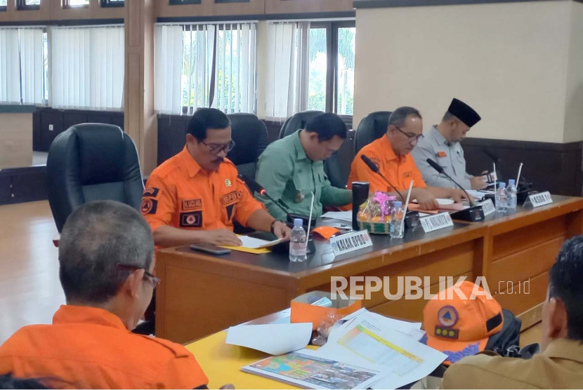 Pemerintah Kota (Pemkot) Tasikmalaya menggelar rapat koordinasi membahas penanganan dampak kekeringan di Bale Kota Tasikmalaya, Jawa Barat, Senin (4/9/2023). 