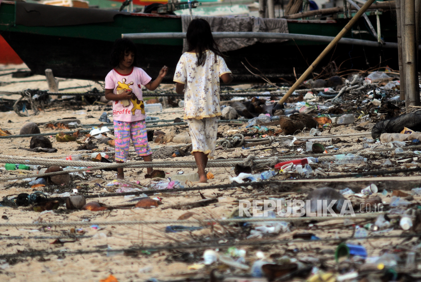 Sampah di Pesisir Tanjungpinang Menumpuk Hingga 3,5 Meter. Ilustrasi