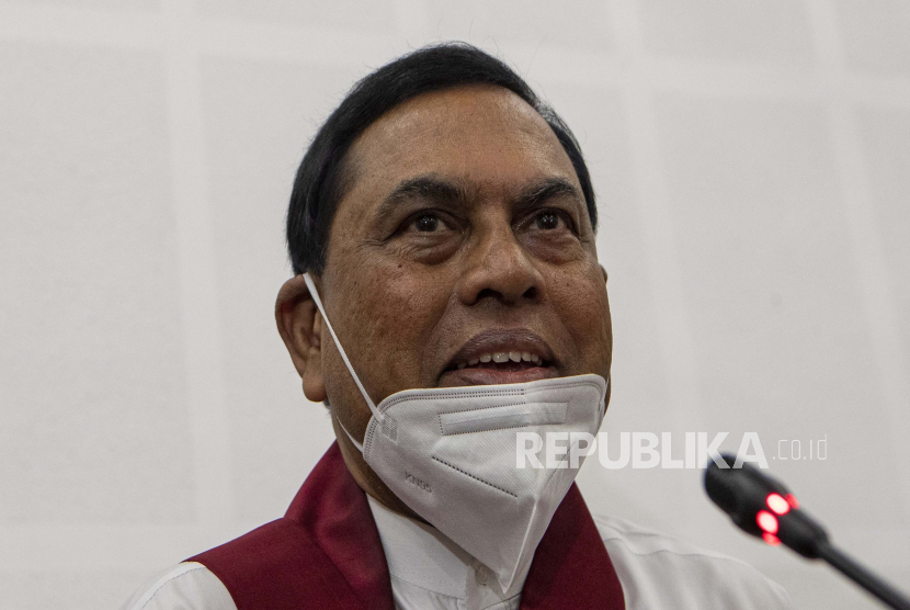 Pejabat imigrasi Sri Lanka telah mencegah mantan Menteri Keuangan, Basil Rajapaksa, yang merupakan saudara laki-laki presiden, terbang ke luar negeri.