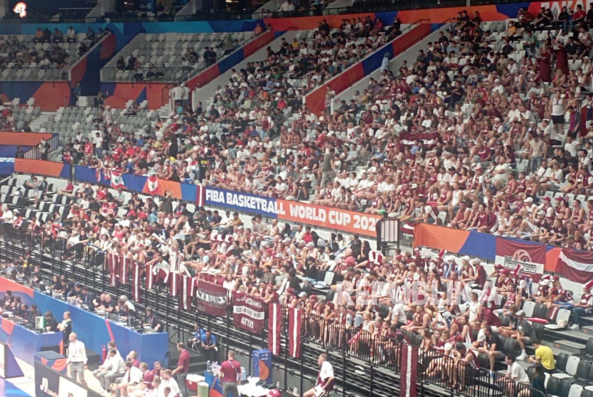 Pendukung Latvia di Indonesia Arena GBK Senayan Jakarta 
