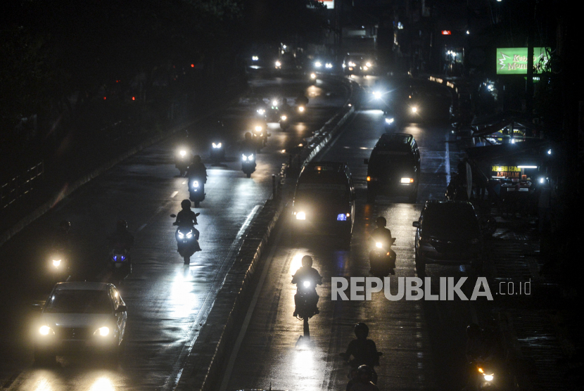 Lampung menyatakan belum akan menerapkan PSBB. Foto sejumlah kendaraan melintas di kawasan Margonda Depok. (ilustrasi)