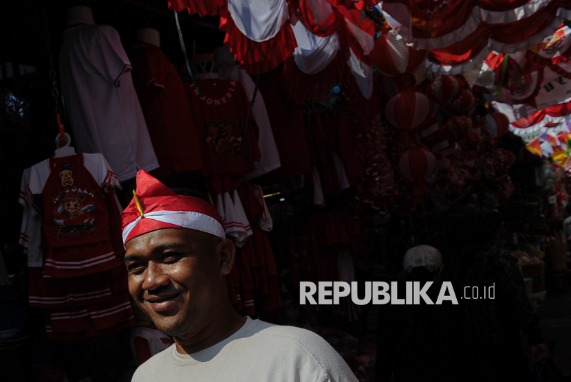 Berburu Pernak-Pernik Kemerdekaan di Pasar Jatinegara