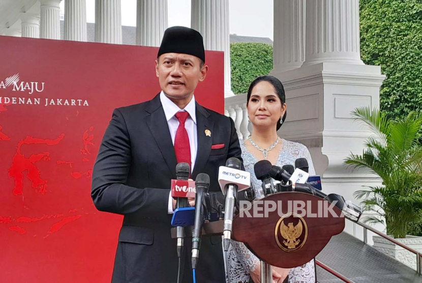 Menteri ATR/Kepala BPN Agus Harimurti Yudhoyono (AHY) saat memberikan keterangan pers di Kompleks Istana Kepresidenan, Jakarta, Rabu (21/2/2024).