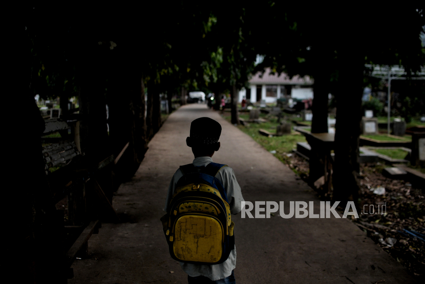 Kapolres Tulungagung tegaskan isu penculikan anak di Tulungagung tidak benar. (Foto: ilustrasi anak berjalan sendirian)