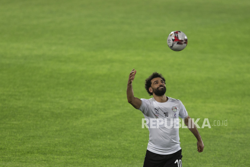  Mohamed Salah saat menghadiri sesi latihan tim nasional Mesir di Kairo, Mesir, 22 Maret 2021. 