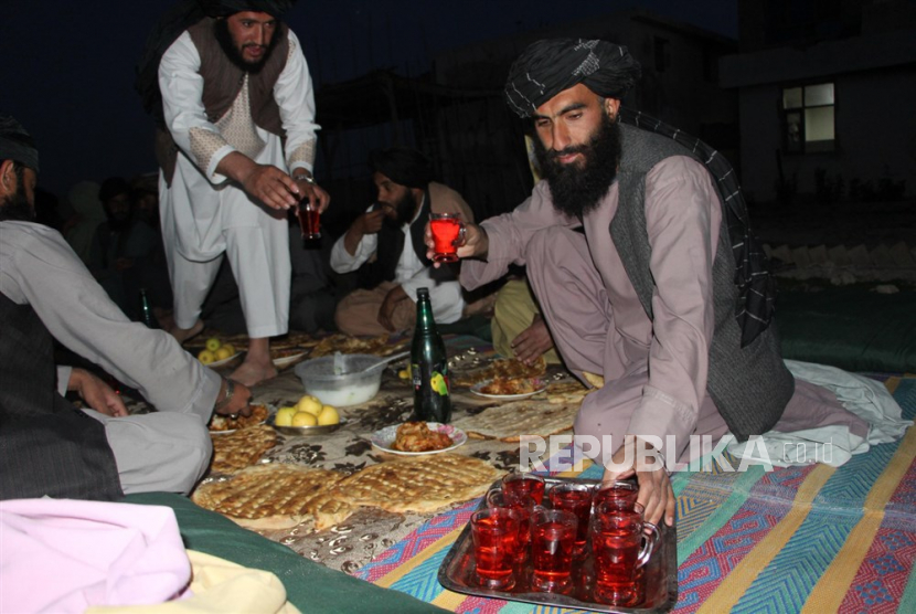 Ilustrasi anggota Taliban Afghanistan. Seorang Pejabat Taliban Tewas dalam Bom Mobil di Badakhshan