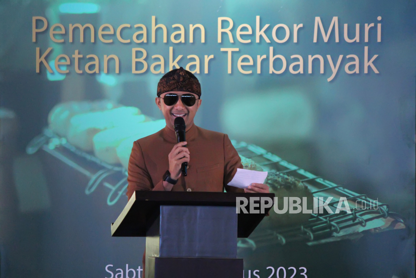 Bupati Bandung Barat Hengki Kurniawan. Hengki Kurniawan curhat kepada Presiden Joko Widodo tentang kemacetan yang sering terjadi di wilayah Padalarang