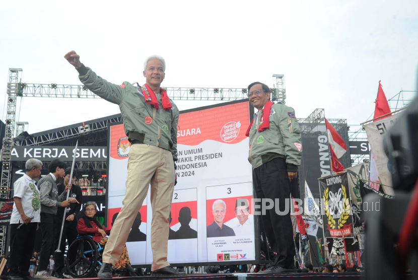 Pasangan nomor urut 3 Ganjar Pranowo dan Mahfud Md saat kampanye akbar penutup di Semarang, Jawa Tengah. Magfud menyebutkan 3 janji jika mereka menang Pilpres 2024.