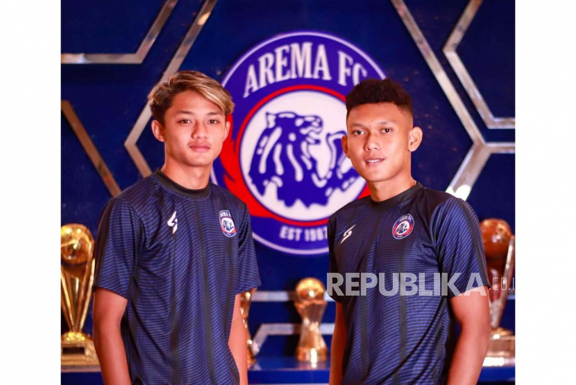 Dua pemain Arema FC, Ginanjar Wahyu Ramadhani dan Achmad Maulana Syarif.  Perombakan tim pelatih akan dilakukan manajemen Arema FC guna mendongkrak prestasi selama Liga 1 2023/2024.