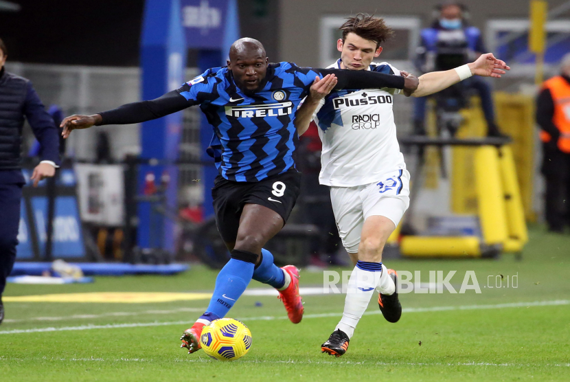 Penyerang Inter Milan Romelu Lukaku (kiri).