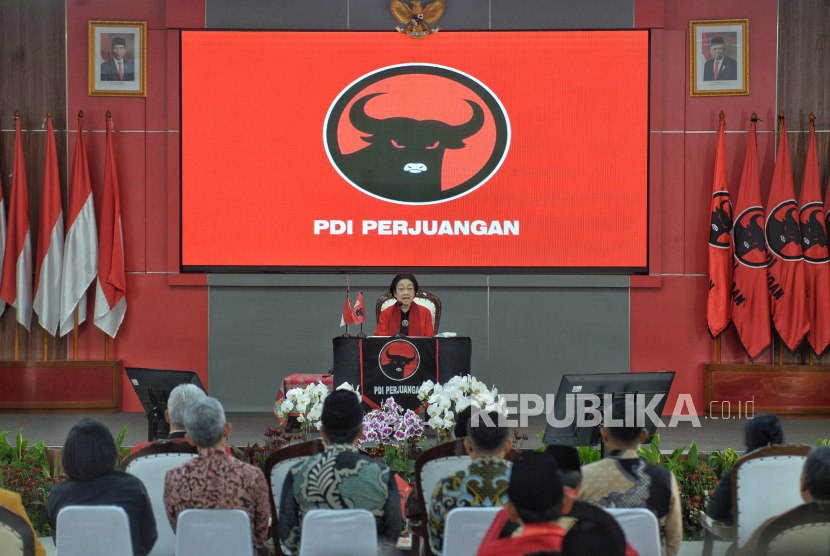 Ketua Umum PDIP Megawati Soekarnoputri menyampaikan pidato politik dalam HUT Ke -51 PDIP di Sekolah Partai DPP PDIP, Lenteng Agung, Jakarta Pusat, Rabu (10/1/2024). 