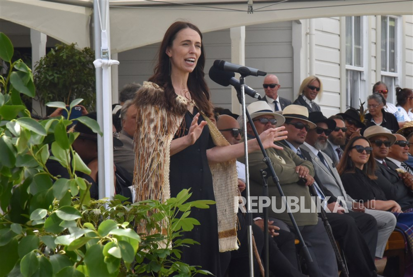  Jacinda Ardern berbicara dalam penampilan publik terakhirnya sebagai Perdana Menteri Selandia Baru di Ratana Pa, Selandia Baru, Rabu, 24 Januari 2023. Ardern dan politisi lainnya berkumpul untuk merayakan peringatan 150 tahun kelahiran Tahupotiki Wiremu Ratana.