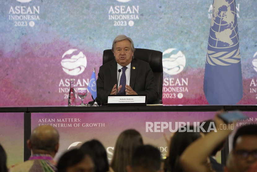 Sekretaris Jenderal PBB Antonio Guterres berbicara kepada media saat konferensi pers di sela-sela KTT ASEAN di Jakarta, Indonesia, Kamis, 7 September 2023.