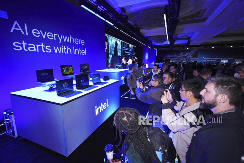 IMAGE DISTRIBUTED FOR INTEL - Intel debuts the latest AI PCs powered by the Intel Core Ultra mobile processor family – with partners including Acer, ASUS, Dell, HP, Lenovo, and MSI at Intel