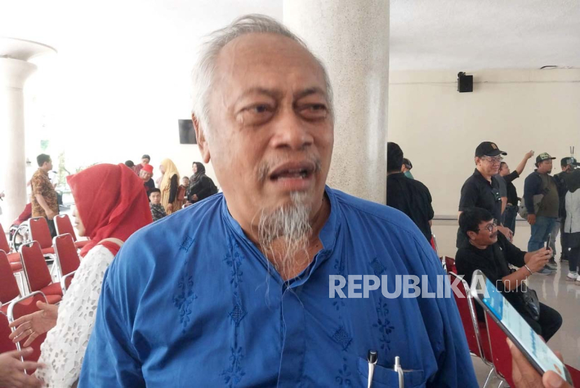 Guru Besar UGM Prof Koentjoro di Balairung UGM, Sleman, Ahad (21/4/2024). 