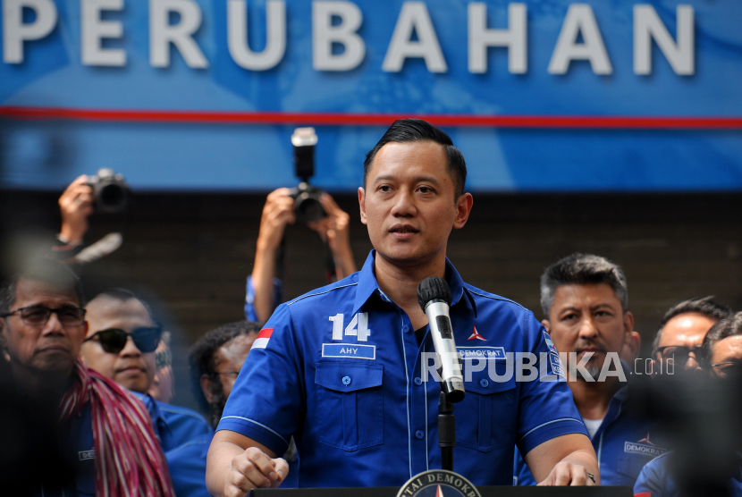 Ketua Umum Partai Demokrat Agus Harimurti Yudhoyono (AHY). Pengamat menilai Demokrat sulit membangun koalisi baru dan minta gabung Prabowo saja.