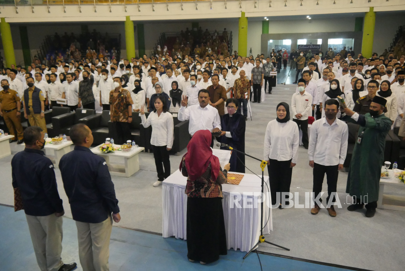 Pelantikan Anggota PPS Pemilu 2024 | Republika Online