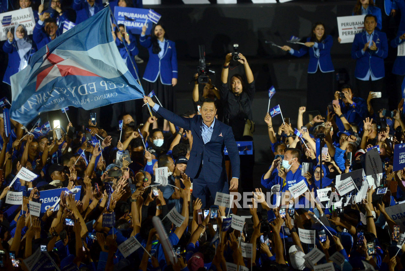 Ketua Umum Partai Demokrat Agus Harimurti Yudhoyono (AHY) usai menyampaikan pidato Politik di Tennis Indoor Senayan, Jakarta, Selasa (14/2/2023). AHY sebut jangan sampai kebijakan pemerintah tidak berpihak kepada rakyat kecil.