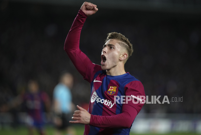 Barcelona Fermin Lopez celebrates after scoring his side opening goal during the Champions League, round of 16, second leg soccer match between Barcelona and SSC Napoli at the Olympic Lluis Companys stadium in Barcelona, Spain, Tuesday, March 12, 2024.