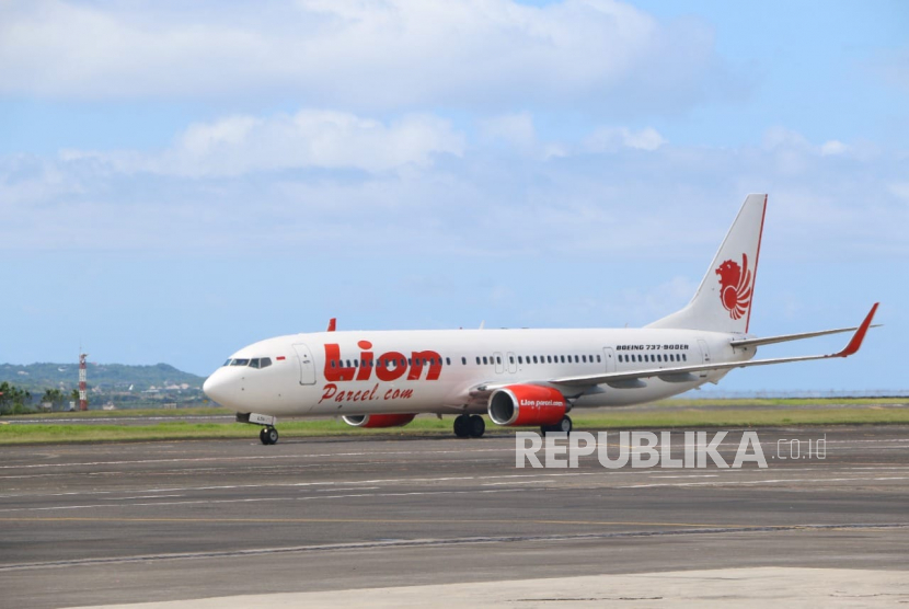 Maskapai Lion Air (Ilustrasi). PT Lion Air Grup membantah adanya insiden sayap pesawat menabrak garbarata di Bandar Udara Mopah, Merauke karena kelalaian awak pesawat.