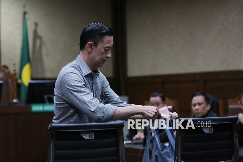 Terdakwa kasus dugaan korupsi impor gula Thomas Trikasih Lembong atau Tom Lembong bersiap untuk mengikuti sidang pembacaan tuntutan di Pengadilan Tipikor, Jakarta, Jumat (4/7/2025).