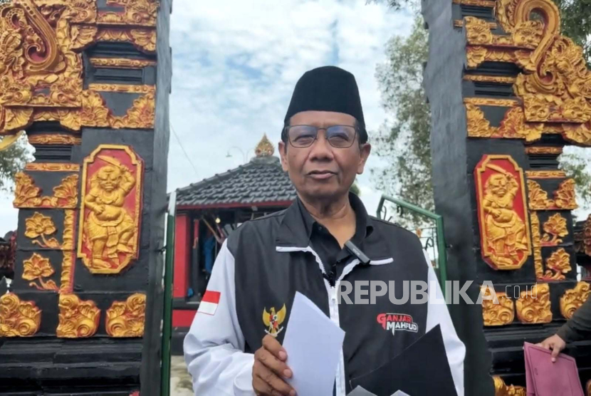 Mahfud MD resmi mengundurkan diri dari posisinya sebagai Menteri Koordinator Politik, Hukum, dan Keamanan (Menkopolhukam), di Pura Ulun Danu yang terletak di Desa Swastika Buana, Kecamatan Seputih Banyak, Lampung Tengah, Rabu (31/1/2024).