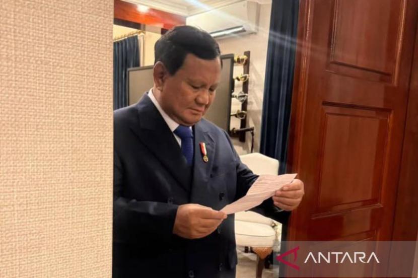 Presiden Prabowo Terima Surat Ucapan dari Siswa SRMP Bandung Barat