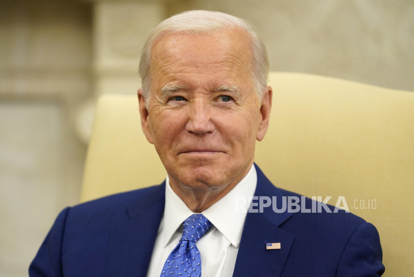 President Joe Biden listens as he meets with Swedish Prime Minister Ulf Kristersson in the Oval Office of the White House, Wednesday, July 5, 2023, in Washington. 