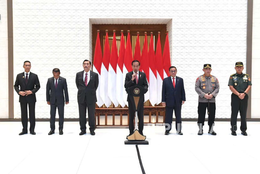 Presiden Joko Widodo (Jokowi) saat memberikan keterangan pers sebelum bertolak ke China, di Pangkalan TNI AU Halim Perdanakusuma, Kamis (27/7/2023).